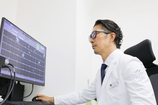 AIが搭載された専用の超高性能光学顕微鏡で解析