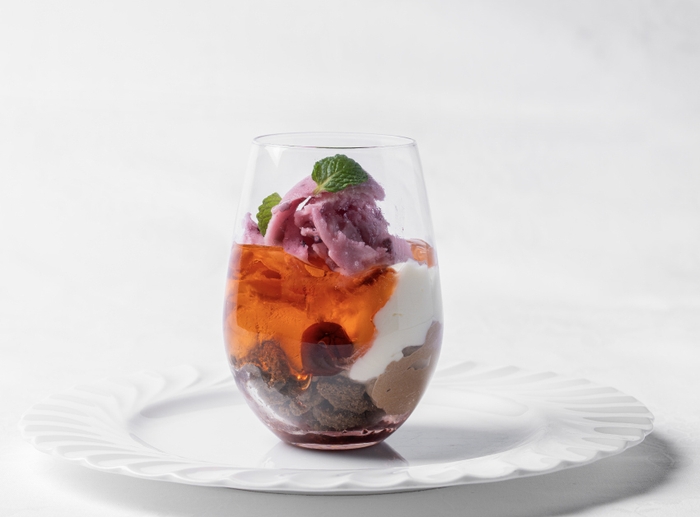 デザート「桜とショコラのパフェ」