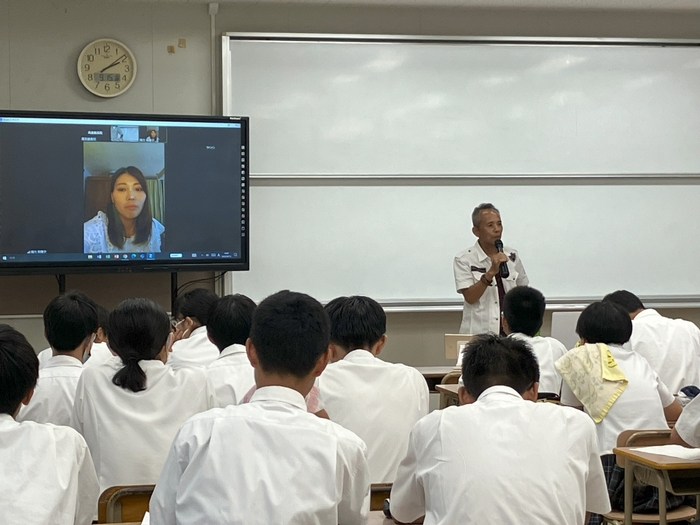 県立高校で講演