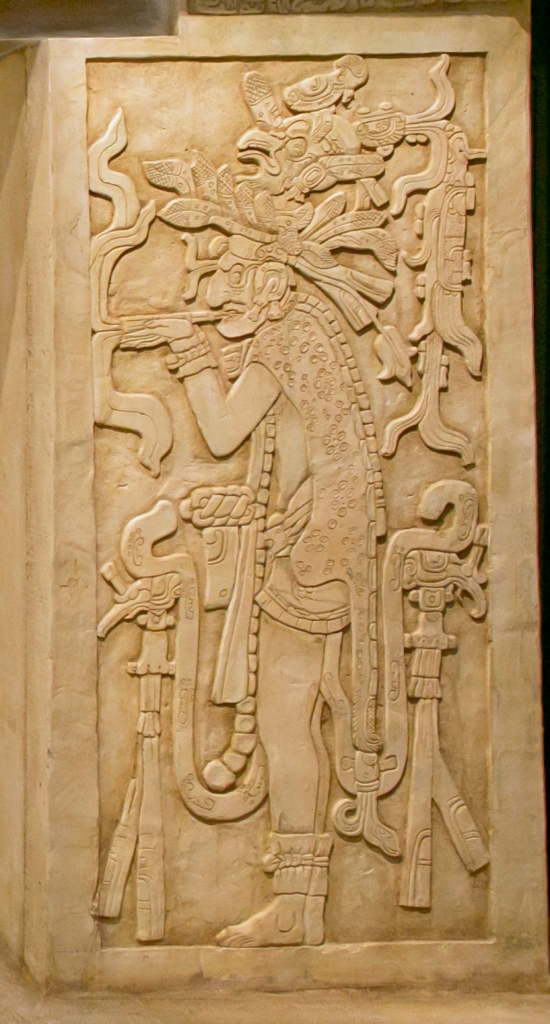 (Photo_06)葉巻状のたばこをふかす神様のレリーフ(原寸複製)