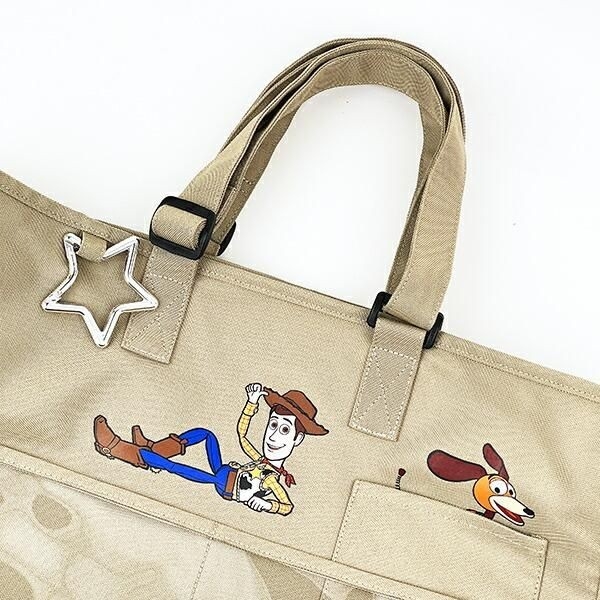 アコモデ×トイストーリーのマルチポケットトートバッグ