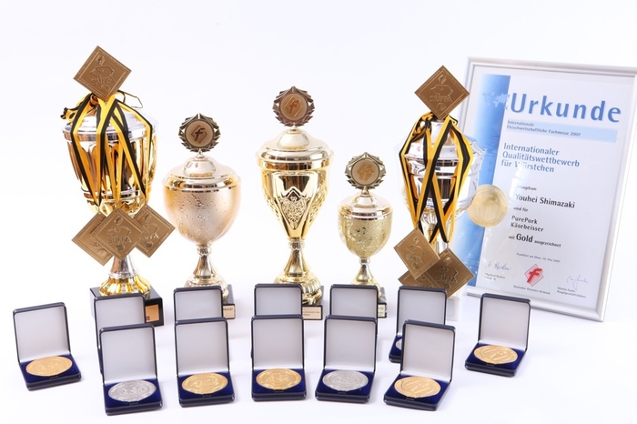 ドイツコンテスト トロフィー他