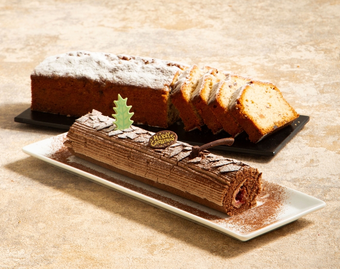 ブッシュ・ド・ノエル(手前)&シュトレン(奥)