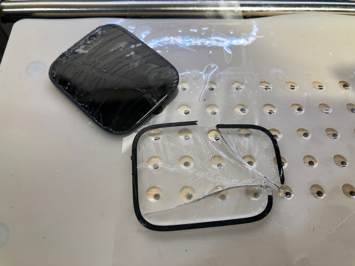 独自の技術を使用し割れたガラスのみを除去