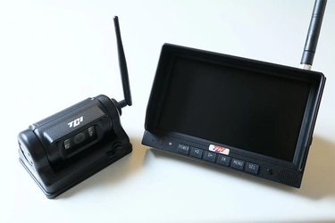 自動車の「後方安全システム装着」義務化の流れを受け ドラレコ搭載ワイヤレスバックカメラシステム 「SPOT CAMERA」を4月26日(月)より発売開始