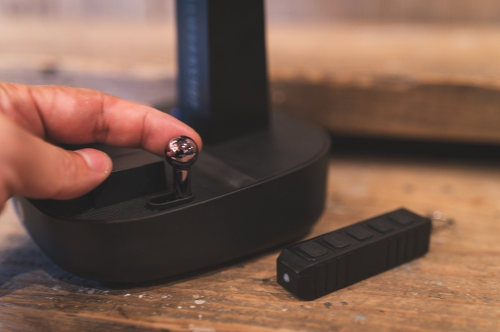 トグルスイッチで首振り操作が可能