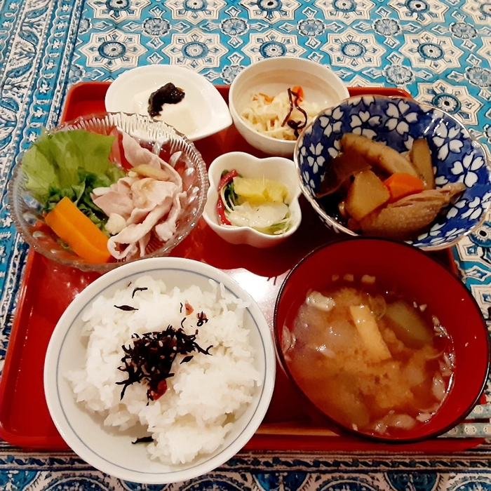 個展は無料 ワンオーダー制「ジョルジュご飯」