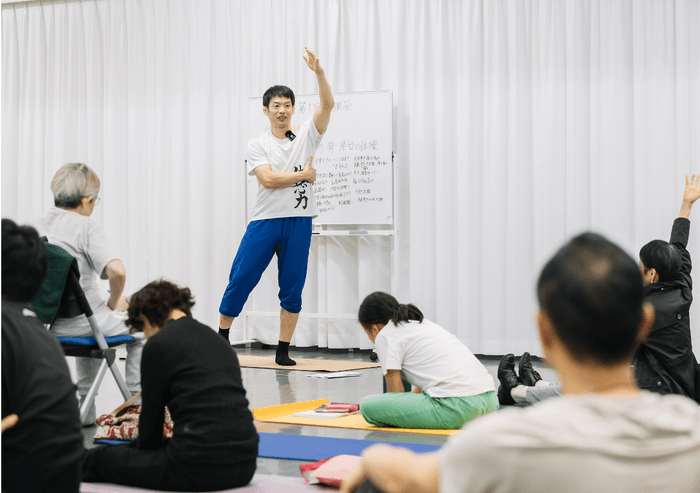 【がんばらない筋トレ】創始者　鈴木亮司