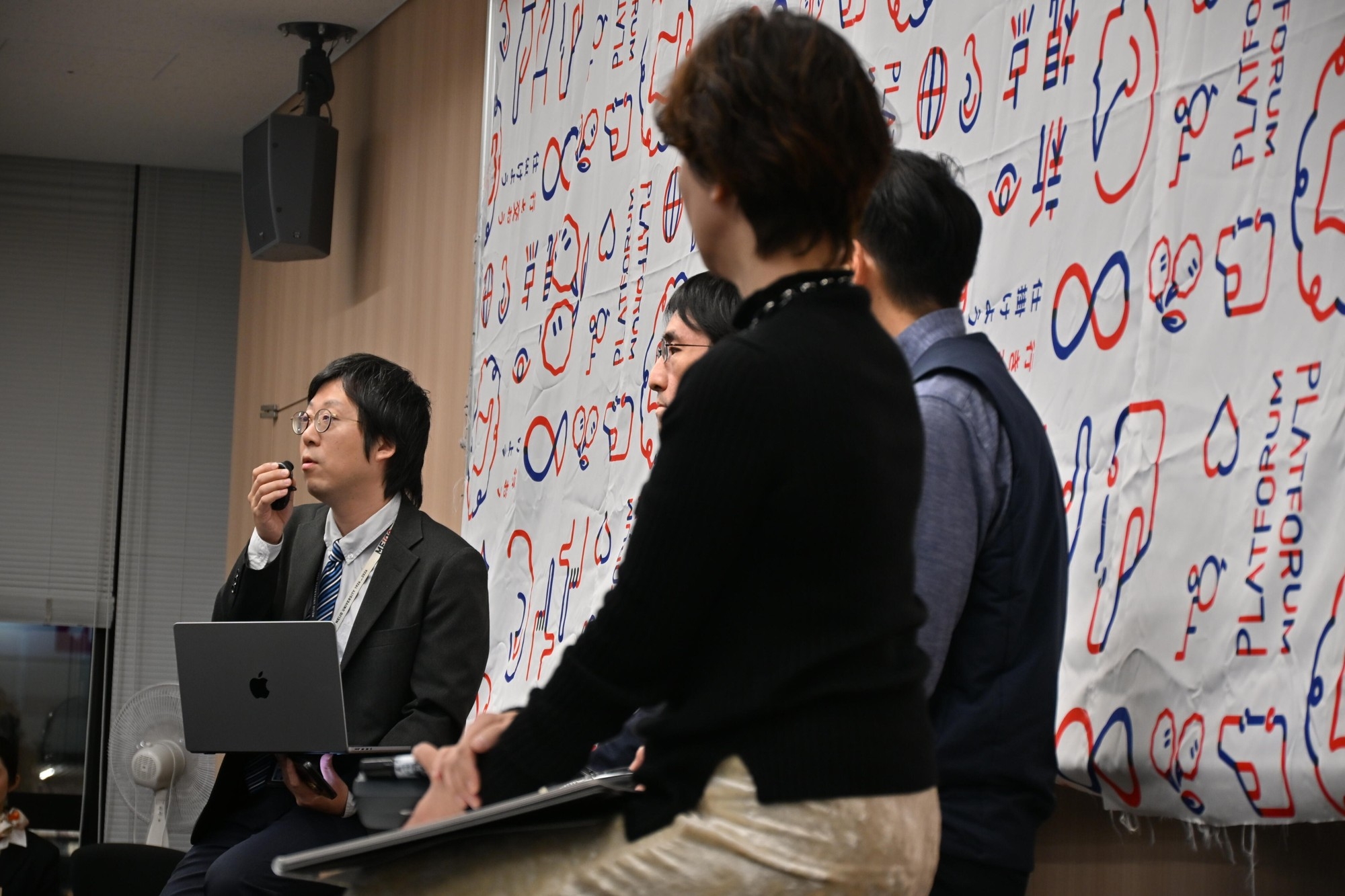 ファシリテータを務めた社会連携センター職員の白川陽一さん