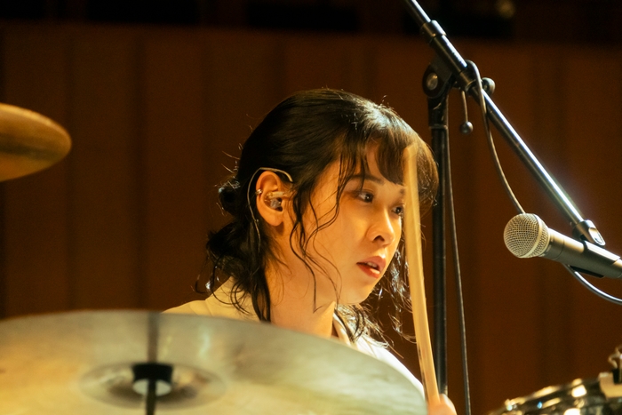 ©むつき潤・小学館/「バジーノイズ」製作委員会