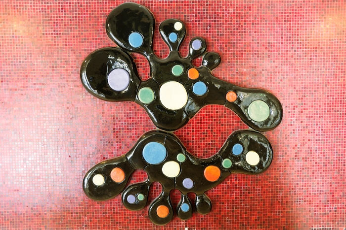 デザイン:岡本太郎/製作:近江化学陶器株式会社 「足」1964年 独立行政法人日本スポーツ振興センター国立代々木競技場蔵