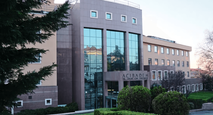 施術実施病院：アチバデム・カドゥキョイ総合病院