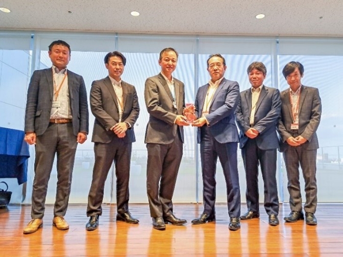 写真(1):Best Partner Award授賞時の集合写真