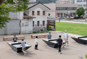 《津山ピンポン広場》(2024)  「森の芸術祭 晴れの国・岡山」Photo:Giacomo Zaganelli