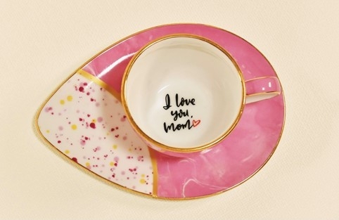 カップの内側には母の日のメッセージ!