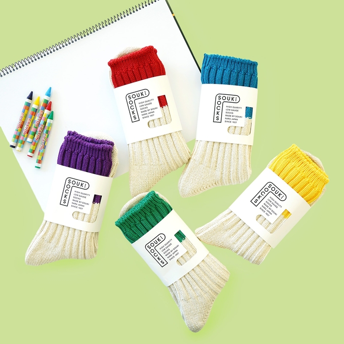 カラーはレッド/イエロー/グリーン/ブルー/パープルの5色展開