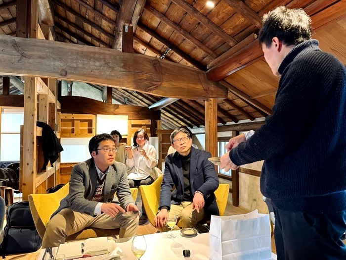 研究集会「長屋王の酒を醸す〜甕酒醸造の学際的プロジェクト」の様子