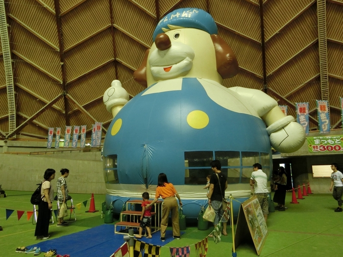 ふわふわドームで遊ぼう!