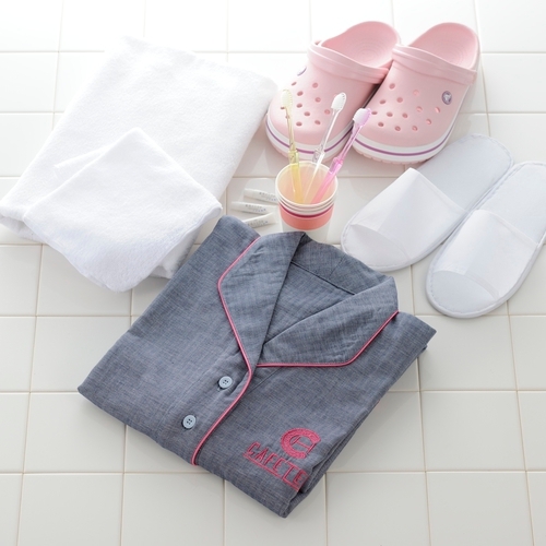 ナイトウェア、ハンドタオルが無料