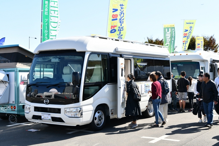 車両展示風景04