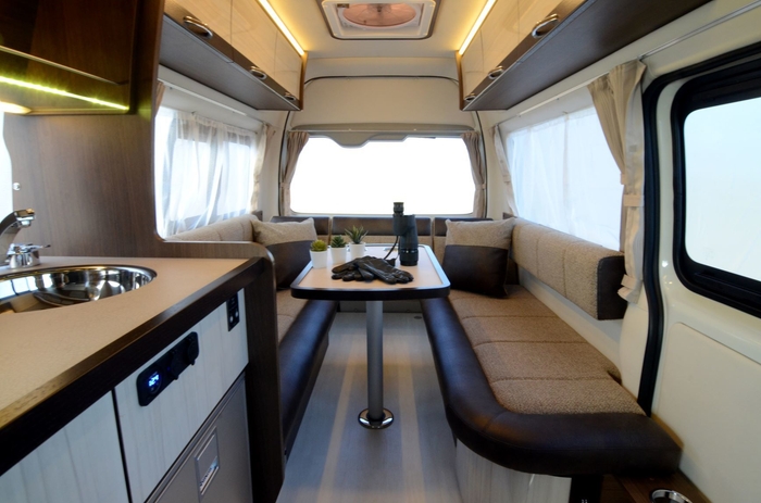 レクビィ・悠(HARUKA)410万円 内装