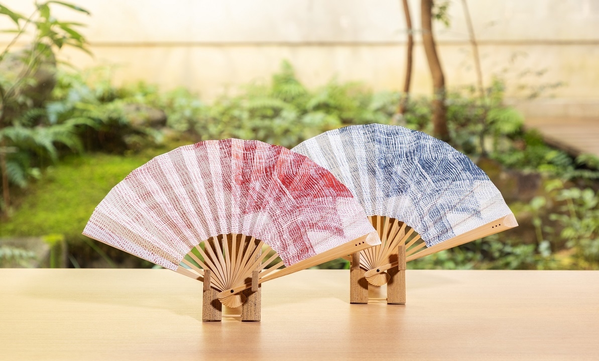 京扇子DOT:ゆい(赤・紺) 各4,455円(税込)