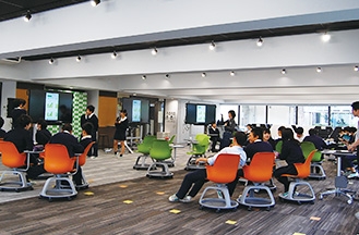 「聖徳学園中学・高等学校 様」の教科を越えた学び“STEAM教育”でICTシステムが大活躍!