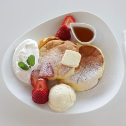 奈良県発 フルーツスイーツ工房＆cafe果菓欧の新作スイーツ！ 農園直送フルーツ＆フワフワ食感の「果菓欧のパンケーキ」発売