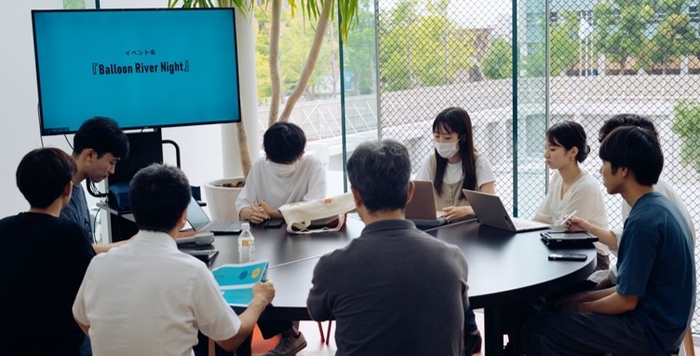 近畿大学生による水都大阪コンソーシアムへのプレゼンテーションの様子