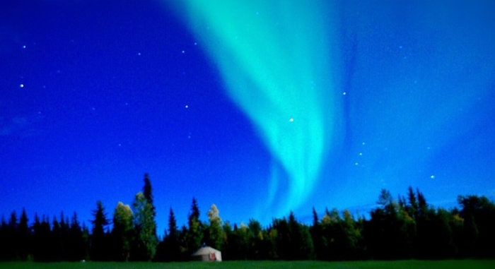 アラスカでのオーロラの写真(オーロラの音に関する共同研究チーム撮影)