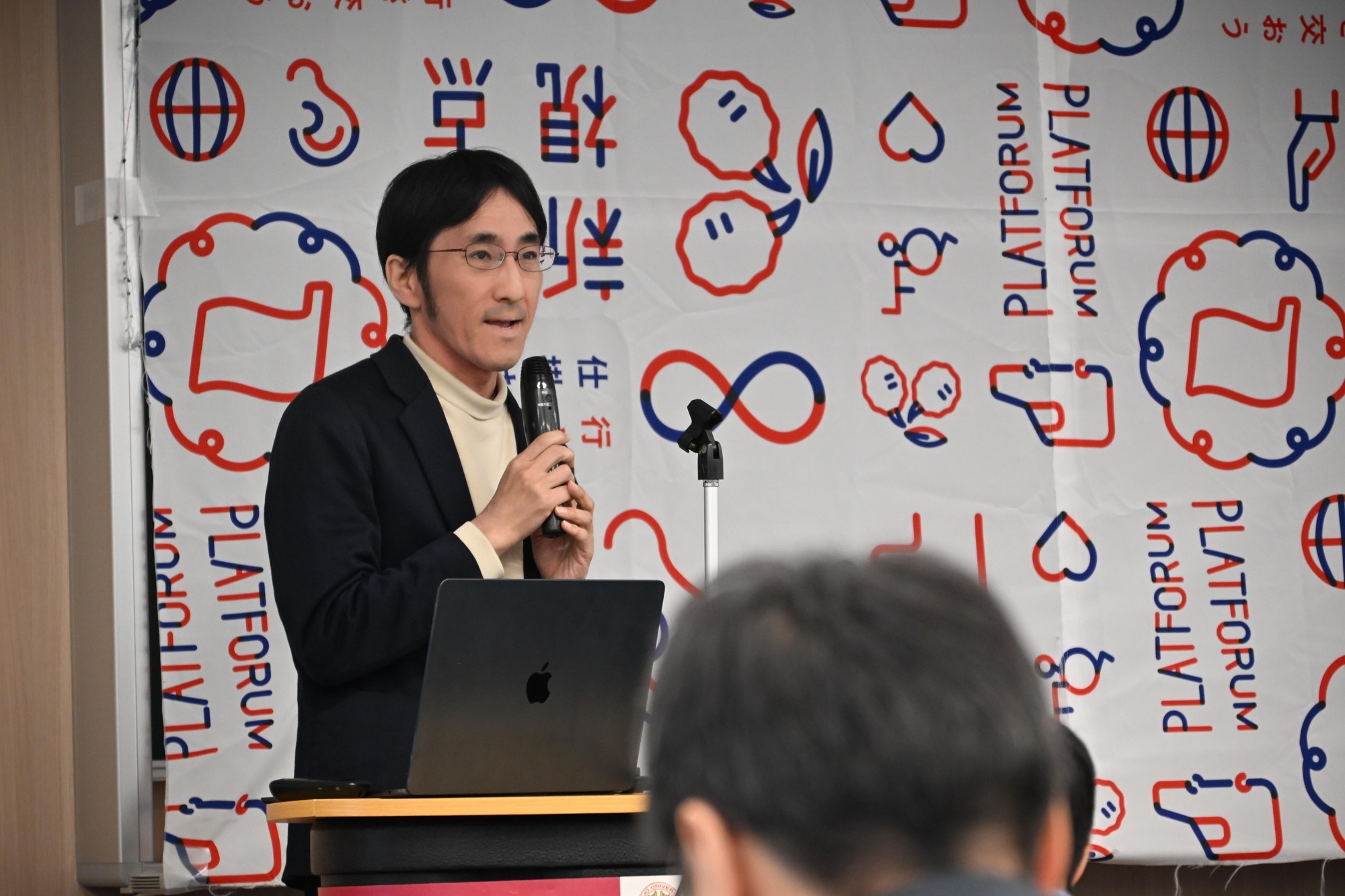 基調講演する嘉村賢州氏