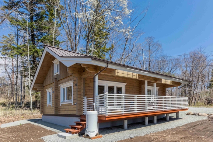 「Fils Cottage Yatsugatake」昼の外観