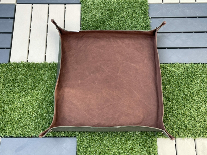 ダークブラウン