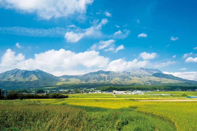 宿坊 了廣寺(熊本)から望む阿蘇山の大パノラマ