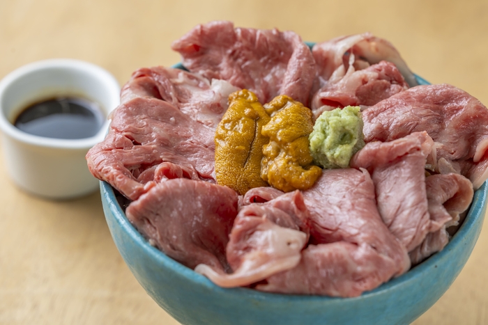 開業時から人気の!相州牛 ウニとろ牛めし