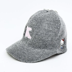 いつものファッションに取り入れたくなる。ハローキティのニットキャップは秋冬ファッションのアクセントになりそうな予感。