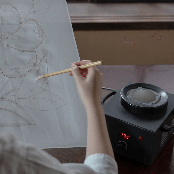 ろう溶器(ろう描き(ろう伏せ)する)