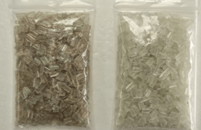 左:一般的な再生PSペレット 右:当社再生PSペレット