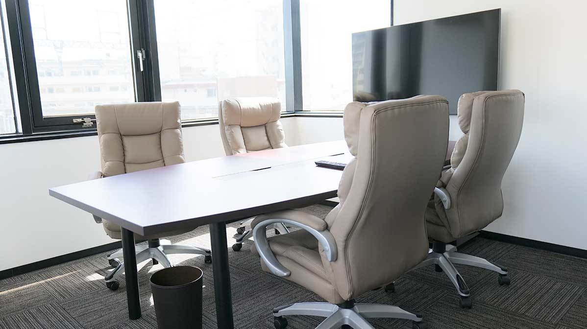 別れさせ屋M&M 大阪事務所 応接室