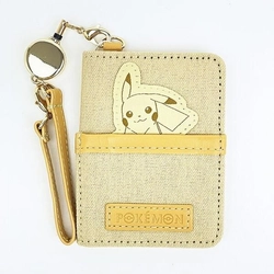 ポケモンたちがひょっこり姿に癒し効果絶大。通勤通学時に便利な2つ折りパスケースです。