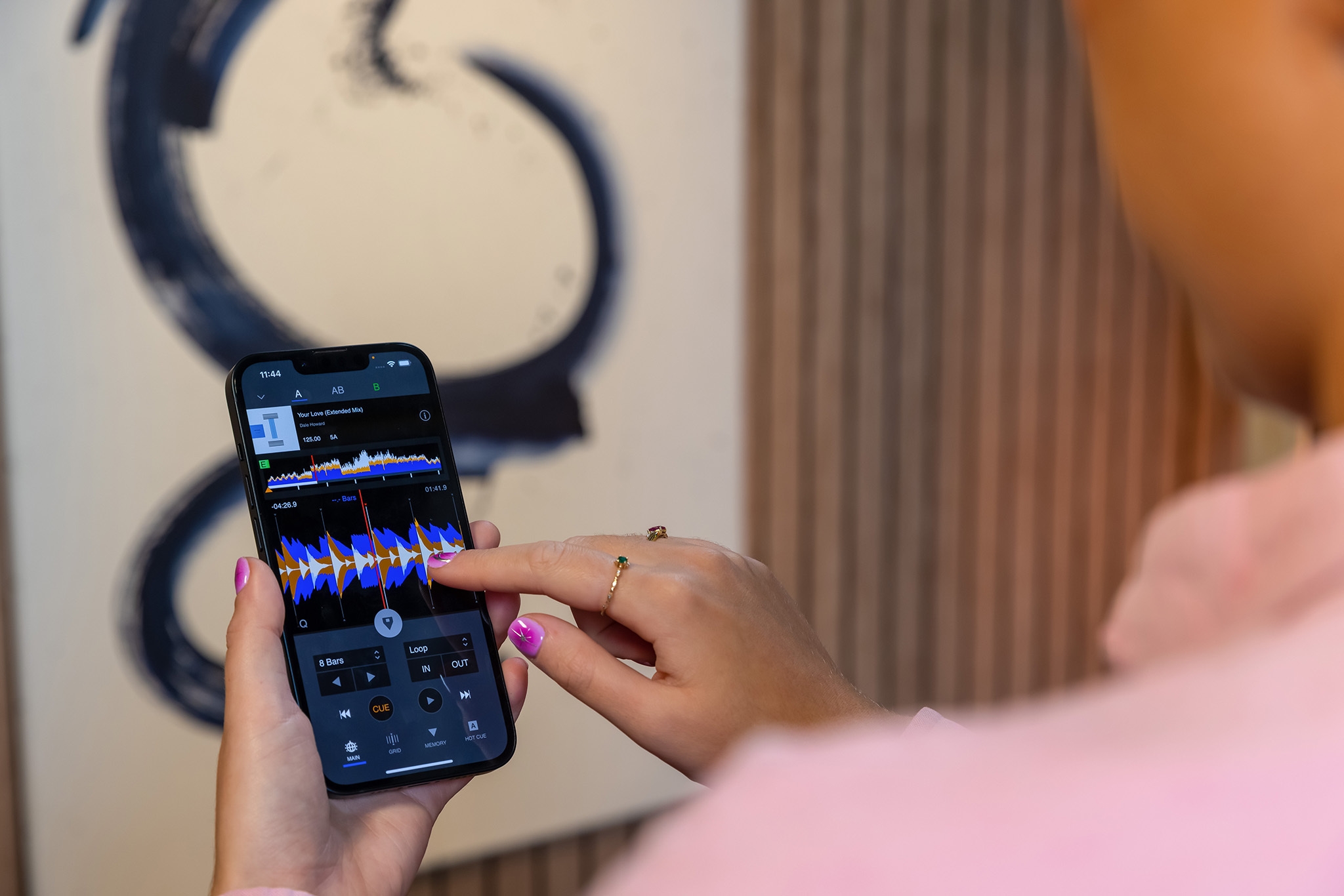 スマートフォン1つで気軽にDJプレイが楽しめる 2