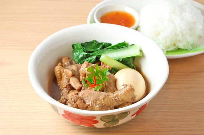 ガイパロー タイ風手羽元と卵の煮込み