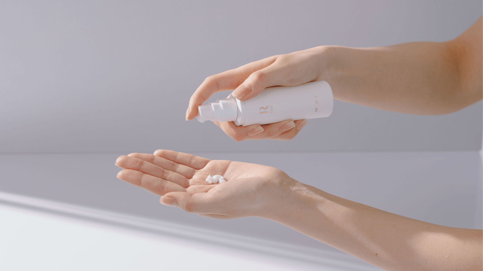 R SKIN エマルジョン_テクスチャ