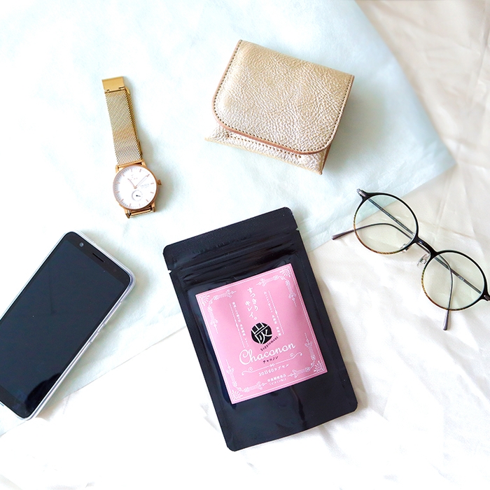 「1日2粒服用するだけ」というシンプルな方法で、 「からだの内側からキレイ」を目指すクレンズ応援サプリメント。 チャコノン(Chaconon)