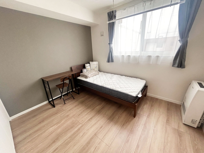 シンプルかつ清潔感のある寝室でゆっくりお休みいただけます。