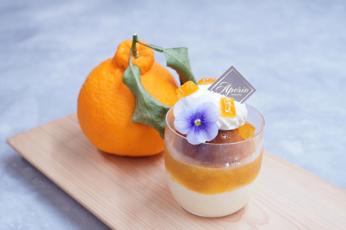 「パティスリー・アペリオ」の「樹熟デコポンのサヴァラン」648円