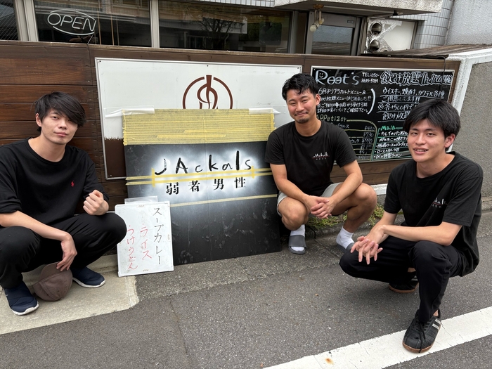 店主でもあり店員でもある jackalsの三人