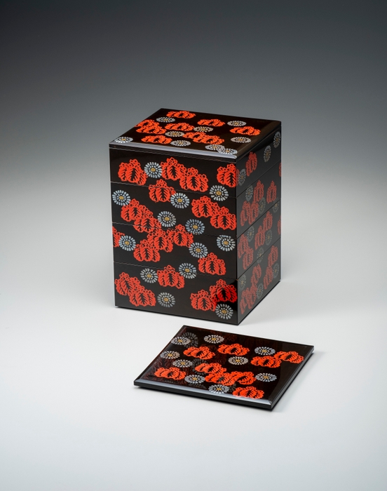 菊桐文漆絵蒔絵重箱　野口安左衛門旧蔵　個人蔵　撮影：山崎兼慈