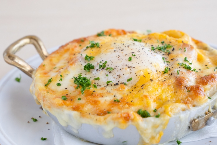 焼きチーズカルボナーラ 三浦の赤たまご温玉入り 守谷のトースト付き