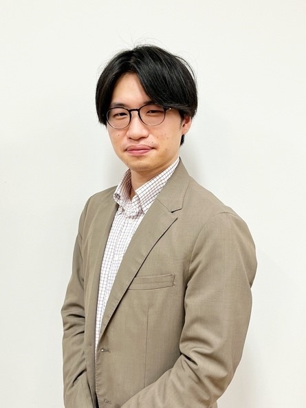鈴木駿吾研究員プロフィール写真